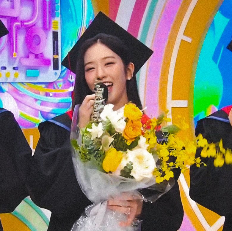 yusmileism's tweet photo. 👩‍🎓
#아이브 #IVE
#안유진 #유진 #ANYUJIN #YUJIN https://t.co/MFrAeYQ2PS