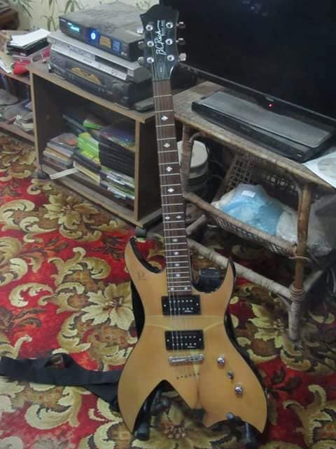 取寄商品 B.C.Rich Body Artシリーズ“The Bitch's Back