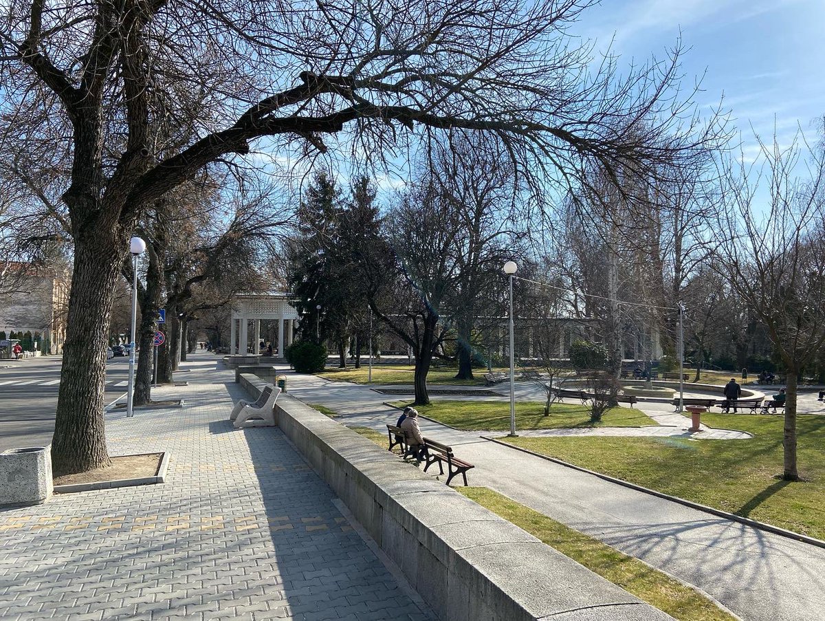 classiccarhols's tweet photo. CCH explored the Roman Spa town of Hisarya, Bulgaria this week. Lots of bars, restaurants and boutique hotels, all woven into the ruins of this once important spice road safe haven. 
A destination you’d like to see included on a future tour? #Trabant #summerholidays #classiccars https://t.co/NBmAuTkEdB
