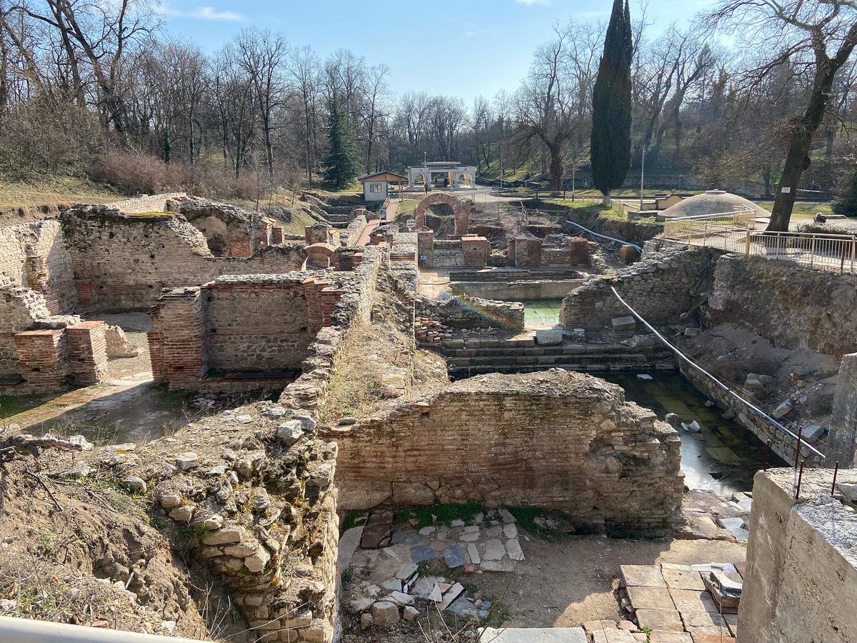 classiccarhols's tweet photo. CCH explored the Roman Spa town of Hisarya, Bulgaria this week. Lots of bars, restaurants and boutique hotels, all woven into the ruins of this once important spice road safe haven. 
A destination you’d like to see included on a future tour? #Trabant #summerholidays #classiccars https://t.co/NBmAuTkEdB