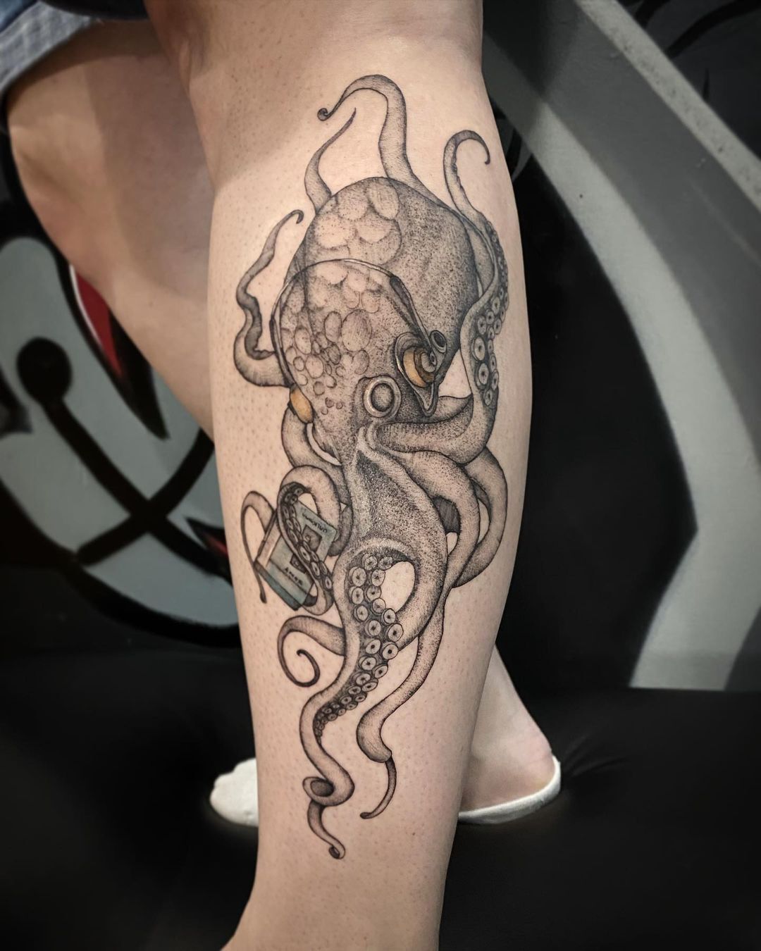 Giant Pacific Octopus by Bob Bitner, Catalyst Arts Collective in Kansas  City MO : r/tattoos