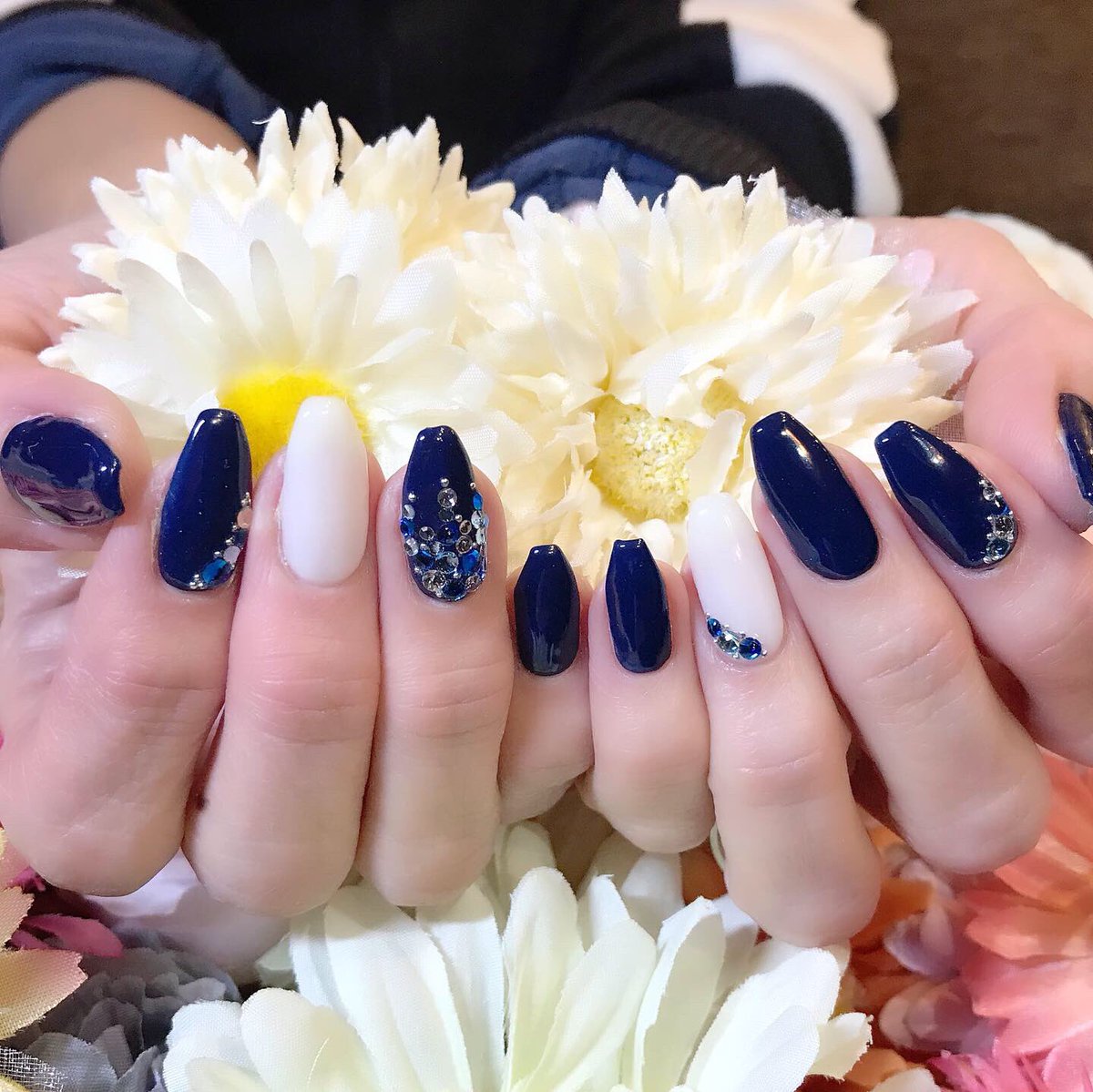 Queens_Quartz9's tweet photo. ✨🔮fabulousネイビーネイル🔮✨

#ネイビーネイル
#ワンカラーネイル
#バレリーナネイル 
#オフィスネイル
#大人ネイル
#大人ネイルデザイン 
#ネイル
#ジェルネイル
#ハンドネイル
#三軒茶屋
#三茶
#三軒茶屋ネイル
#三茶ネイルサロン
#三軒茶屋ネイルサロン
#大人ネイルサロン
#QueensQuartz https://t.co/PEhiTUkA8m