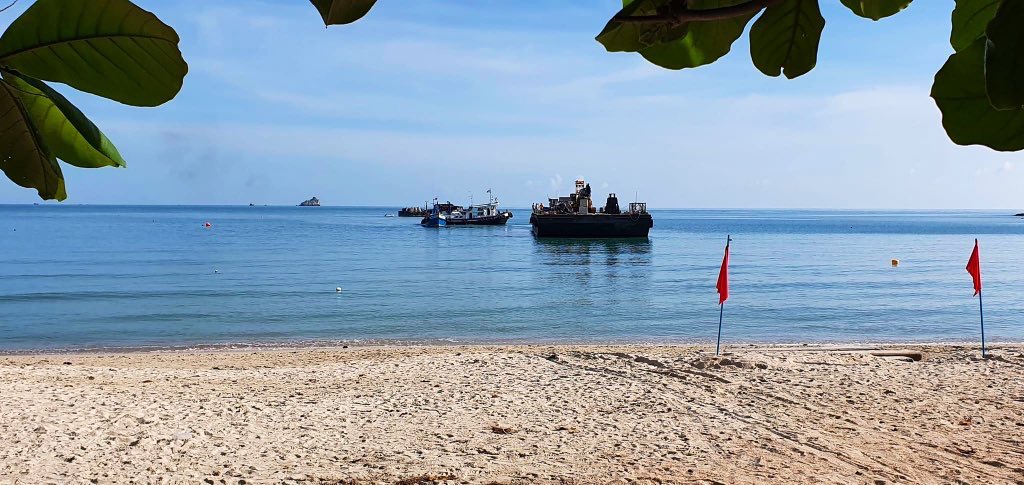 MandalaySamui's tweet photo. Artificial reef is getting installed on Choeng Mon beach.
#KohSamui #VisitSamui https://t.co/08QsA12QWF