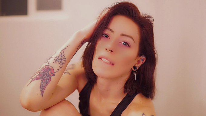 Smile! 😁  It's the second best thing you can do with your lips 💋 #Smile2smile #SeductiveSunday https://t<a href="/tag/seductivesunday"class="tags"><span>#seductivesunday</span></a><a href="/tag/smile2smile"class="tags"><span>#smile2smile</span></a>