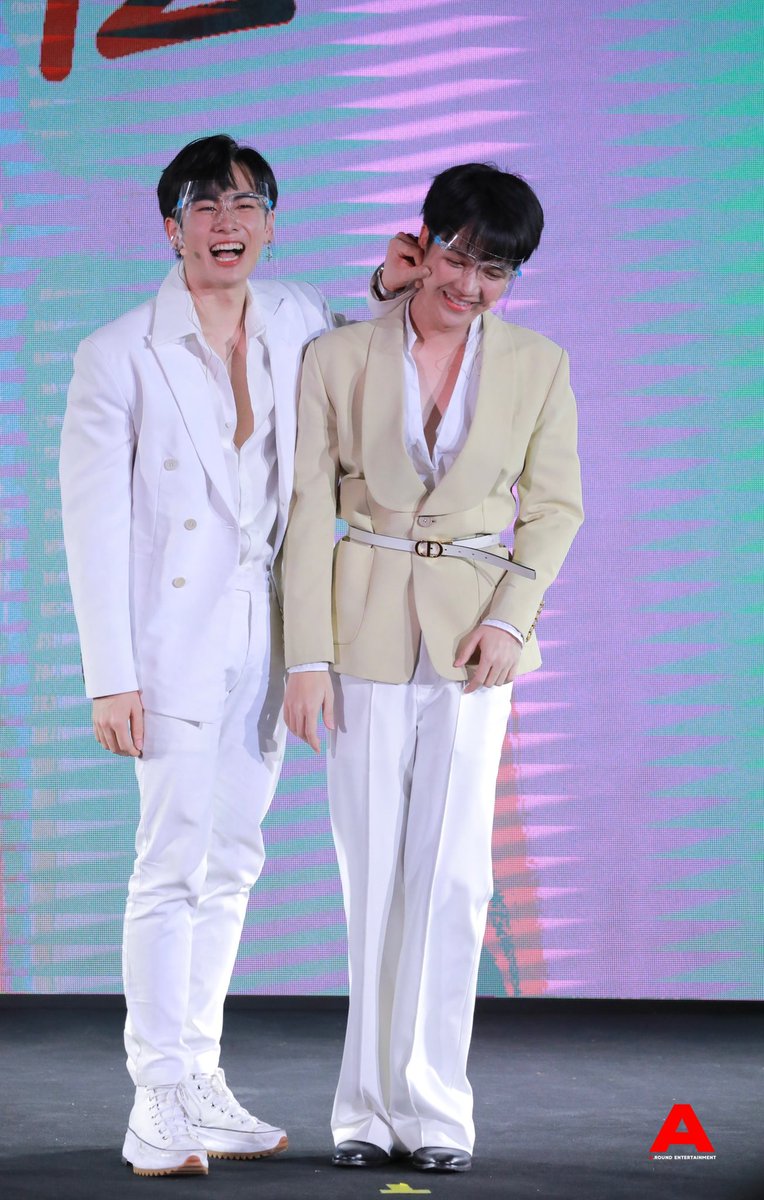 พี่เค้กหยิกแก้มน้องอิ๊ว 🤏🏻💖😆

#ลุ้นรัก12ปซ 
#MyOnly12pc #SantaEarth 
#WABISABIGROWUP2022