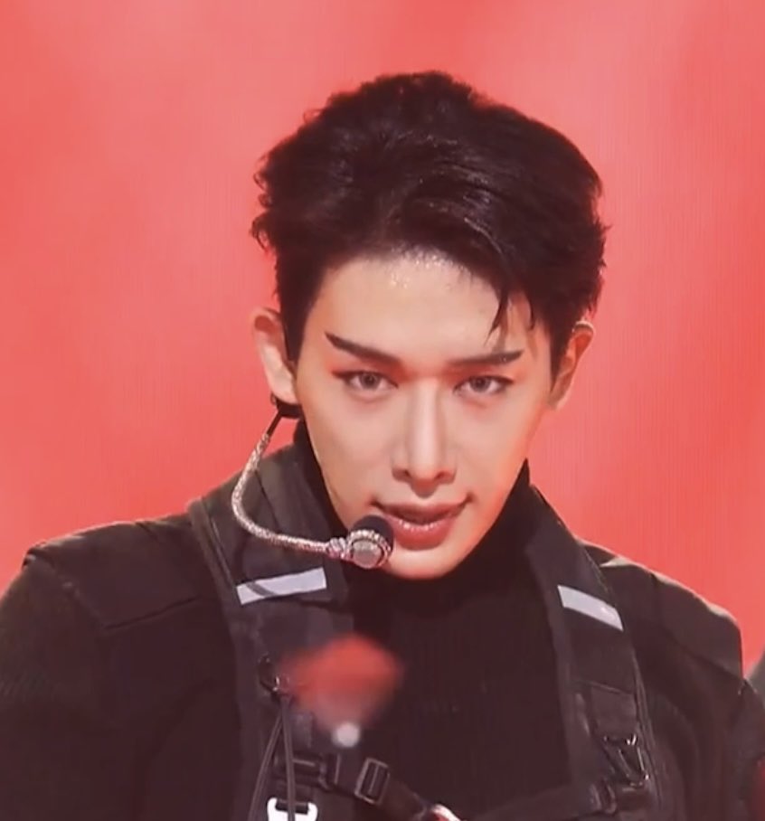 molly_madd's tweet photo. Wonho looks like he’s ready to tear out your soul❤️‍🔥

#WONHO #원호 
#WONHO_EYEONYOU 
#WONHO_OBSESSION 
@official__wonho https://t.co/7eS4o0pPAZ