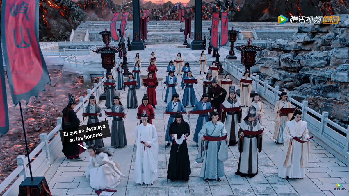 GatoPichirilo's tweet photo. @MXTXespanol 
Esta parte del live action de #MDZS me recordó a esta escena típica mexicana de lunes por la mañana haciendo honores a la bandera 😂
Por cierto, ya dije que quiero la novela al español? @vreditorasya @VReditoras 😉
#novelasmxtxenespañollatam #DanmeiAlEspañolYa https://t.co/Bgfhnfdlf2