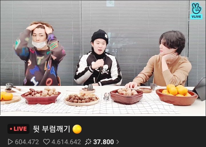 UniversBTS_'s tweet photo. [THREAD] Tradução rápida da live de Namjoon, Yoongi e Jimin! 

🔗https://t.co/iAcGqOFG5w

"Quebrando nozes 🌕"

🐰 @BTS_twt https://t.co/wYfKvhQdyJ