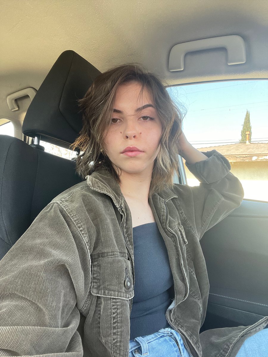 ur_gurl1's tweet photo. Hiii bichz, I got a haircutttt 🤪 https://t.co/Cw9QfFgCwR