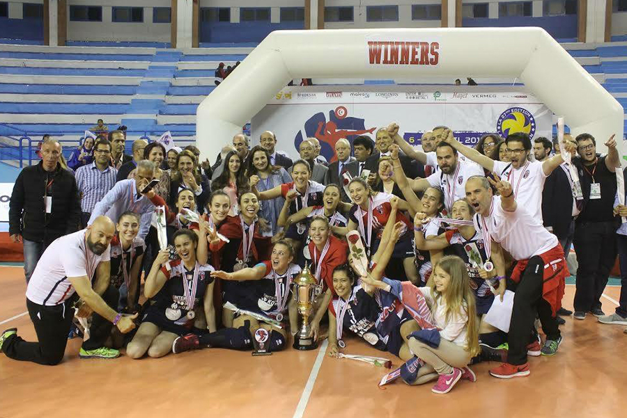 Avant le début du match, le natif de Crema fait un geste inattendu en prenant le drapeau tunisien dans ses bras et en l'embrassant avant de quitter le vestiaire. La suite : les Carthaginoises offrent au volley féminin tunisien sa 1ère couronne après 29 ans de disette..