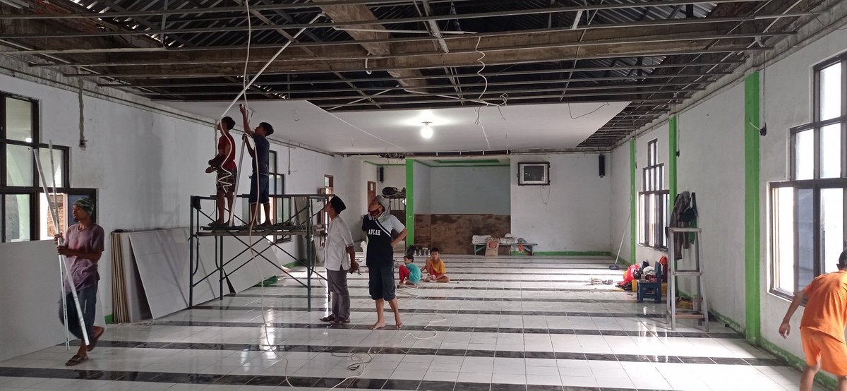 rahadian's tweet photo. Renovasi masjid AT TAUBAH masih berlangsung dan masih membutuhkan banyak dana utk perbaikan yg lainnya seperti toilet, toren air, sanitasi,dll. Infaq melalui rek BSI no rek 7181129934 a/n MASJID AT TAUBAH 
https://t.co/xwTFqOuHSo
@aniesbaswedan 
@SahabatAnies 
@Persija_Jkt https://t.co/pcENBhTuyU