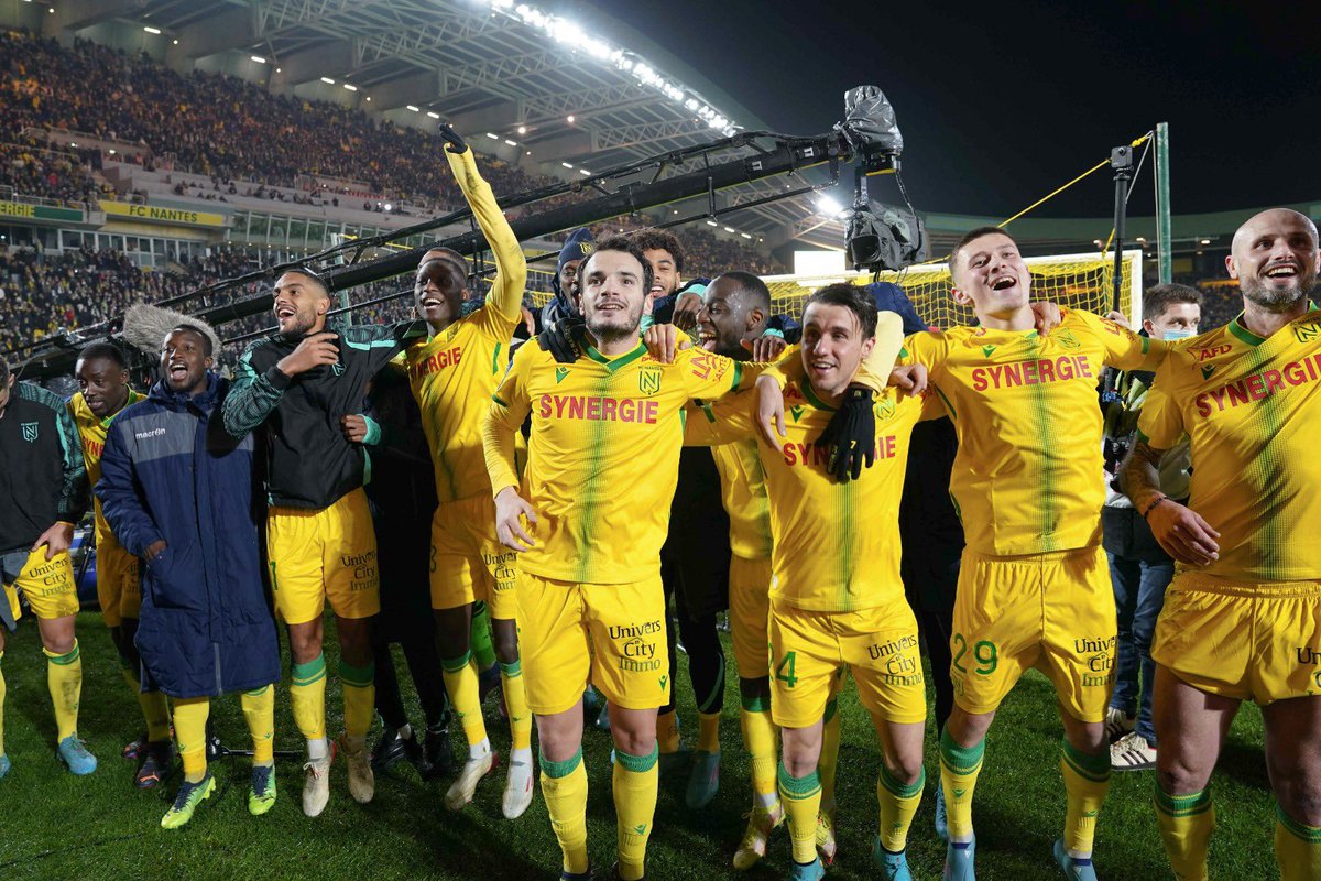 pedrochb97's tweet photo. Plus que jamais une victoire D’ÉQUIPE. Et surtout, c’est une victoire pour vous. Quelle ambiance. Il y a des semaines importants a venir et c’est ensemble q’on peux faire de belles choses! Vamos chicos💛💚 https://t.co/NlL4fnwngz
