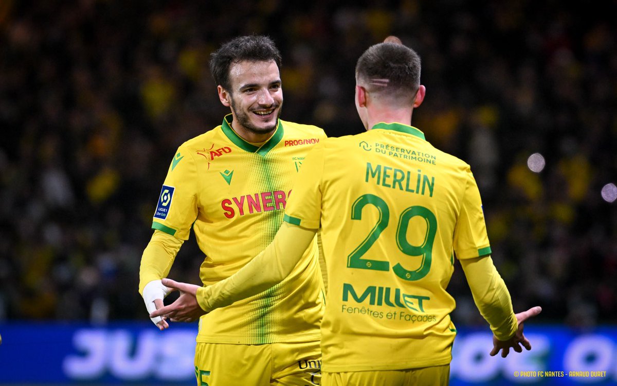 pedrochb97's tweet photo. Plus que jamais une victoire D’ÉQUIPE. Et surtout, c’est une victoire pour vous. Quelle ambiance. Il y a des semaines importants a venir et c’est ensemble q’on peux faire de belles choses! Vamos chicos💛💚 https://t.co/NlL4fnwngz