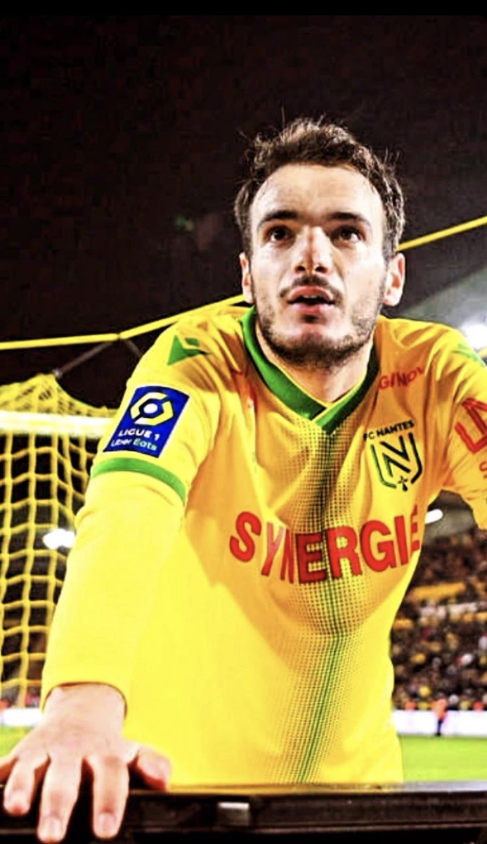 pedrochb97's tweet photo. Plus que jamais une victoire D’ÉQUIPE. Et surtout, c’est une victoire pour vous. Quelle ambiance. Il y a des semaines importants a venir et c’est ensemble q’on peux faire de belles choses! Vamos chicos💛💚 https://t.co/NlL4fnwngz
