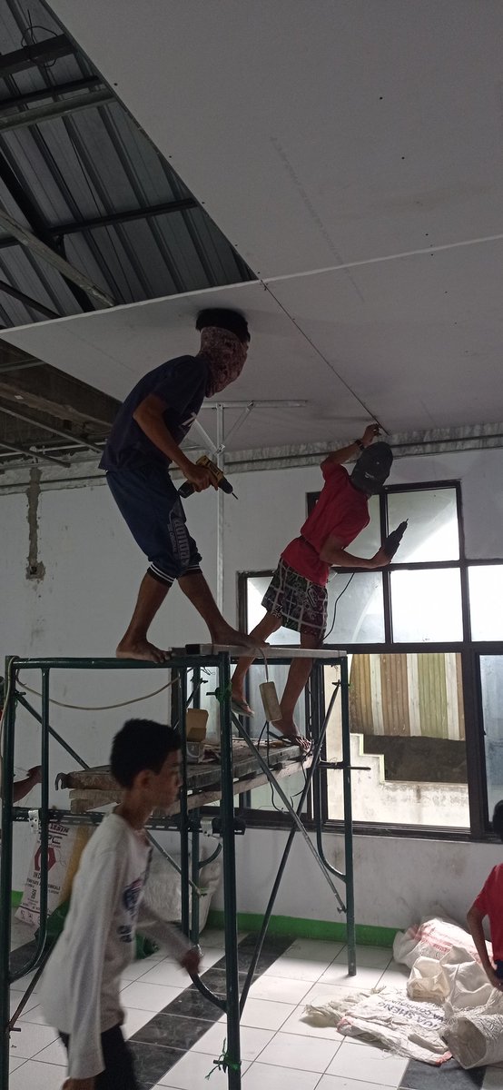 rahadian's tweet photo. Renovasi masjid AT TAUBAH masih berlangsung dan masih membutuhkan banyak dana utk perbaikan yg lainnya seperti toilet, toren air, sanitasi,dll. Infaq melalui rek BSI no rek 7181129934 a/n MASJID AT TAUBAH 
https://t.co/xwTFqOuHSo
@aniesbaswedan 
@SahabatAnies 
@Persija_Jkt https://t.co/pcENBhTuyU
