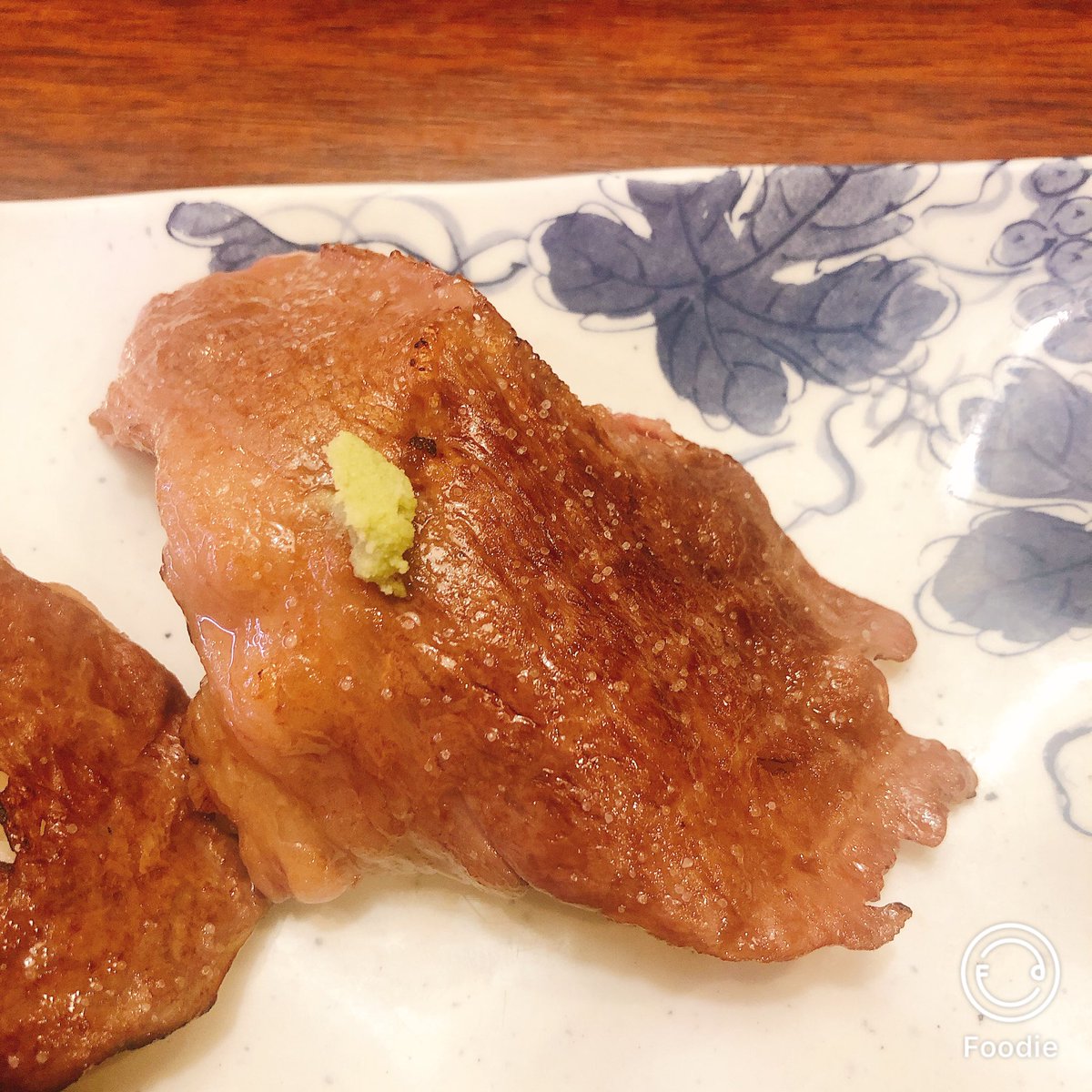 ytrh2003's tweet photo. 美味しい。鳥取和牛にぎり
#寿司みなと　#鳥取和牛 https://t.co/oq5TmelnVK