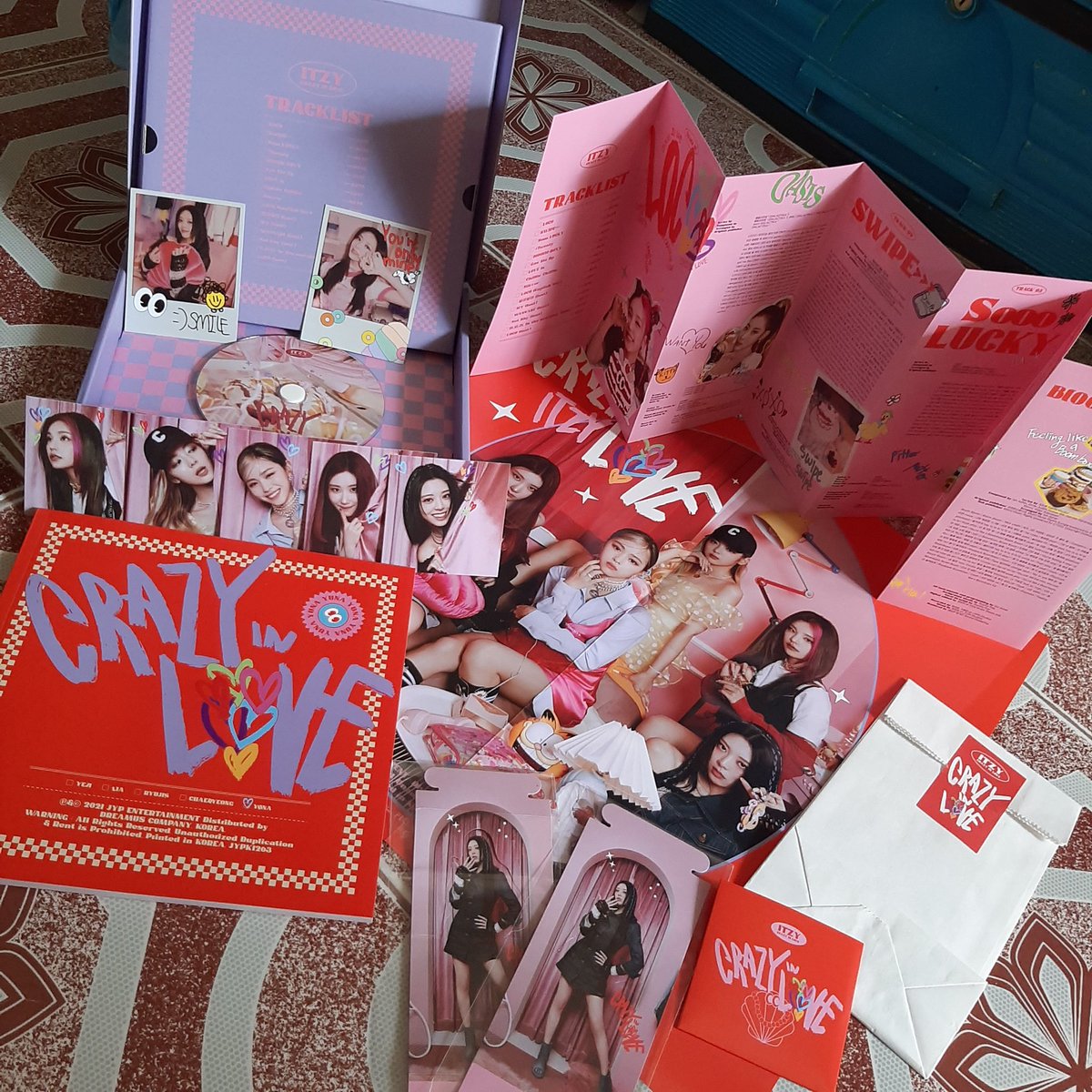 gabrielle_ayen's tweet photo. #rjsdfeedbacks
crazy in love yuna ver complete inclus w/ pob except rpc GRABE SOBRANG BAIT NI SELLER tsaka ang funny pa hmp 😤 double bbw + carton and bilis nakauwi ni yunaaa!! Sealed pa yung stickers tapos may extra yuna standee + freebies hays super sulit for 150 :(( https://t.co/fp2CHNNmtA
