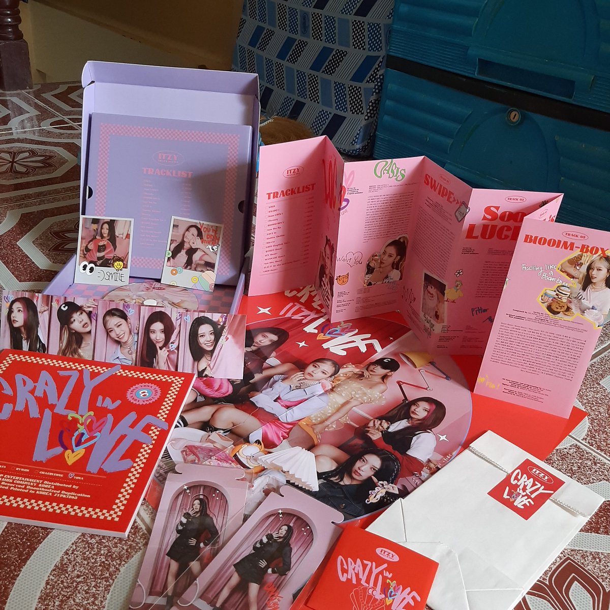gabrielle_ayen's tweet photo. #rjsdfeedbacks
crazy in love yuna ver complete inclus w/ pob except rpc GRABE SOBRANG BAIT NI SELLER tsaka ang funny pa hmp 😤 double bbw + carton and bilis nakauwi ni yunaaa!! Sealed pa yung stickers tapos may extra yuna standee + freebies hays super sulit for 150 :(( https://t.co/fp2CHNNmtA