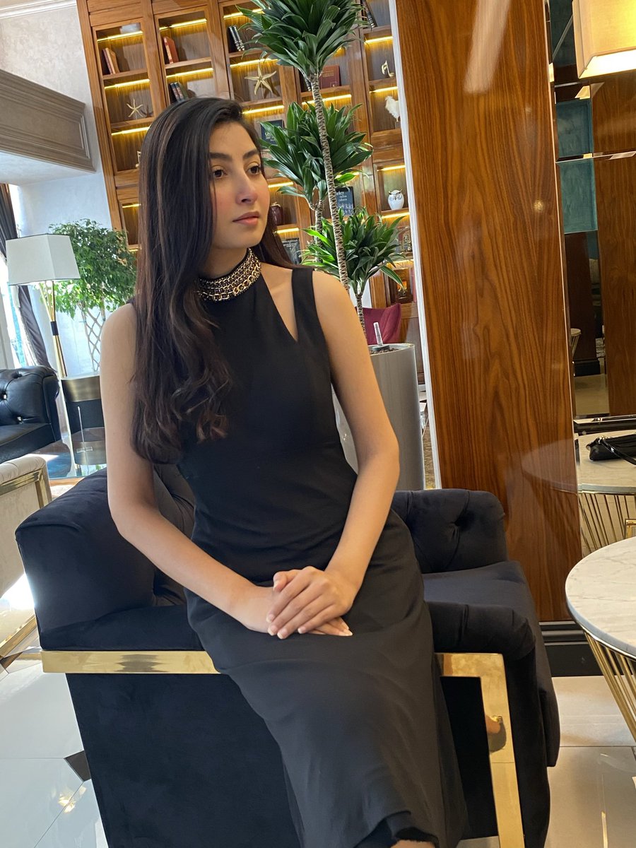ItsAliakhan's tweet photo. I’m here to steal your love ❤️ 

#aliakhan #love #traveler https://t.co/6BZsshqNJV