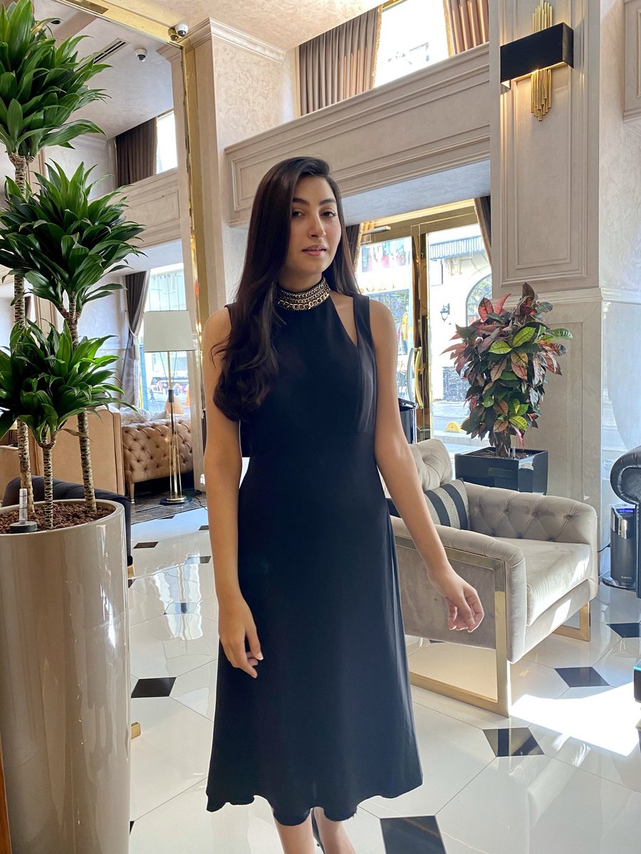 ItsAliakhan's tweet photo. I’m here to steal your love ❤️ 

#aliakhan #love #traveler https://t.co/6BZsshqNJV