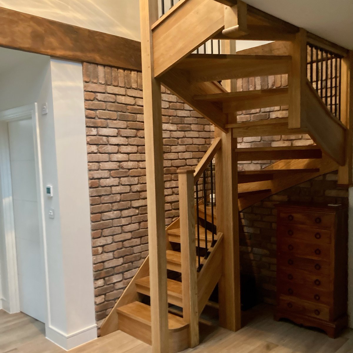 thebricktileco's tweet photo. A stairway to Heaven or a heavenly staircase, what ever the case you have to agree the combination of the beautiful oak staircase and our Brick Tiles is just delightful.
.
.
.
#bricktiles #exposedbrick #brickfeaturewall #oakstaircase #brickslips https://t.co/GDzlenfiL7