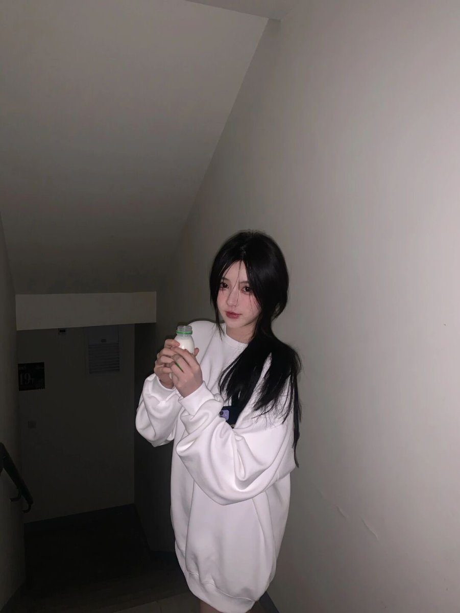 想不想看我喝牛奶？你知道我说的是什么牛奶 https://t.co/VTzYV9H7Ii