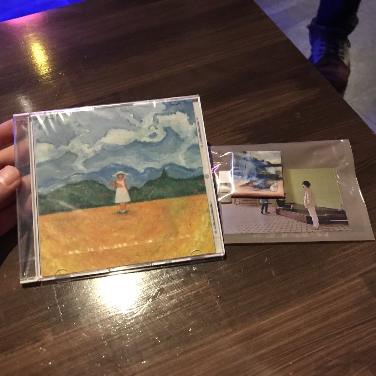 Dotto_MO's tweet photo. 今日はプアリッカーズのライブです。
物販でCDと音源付きの缶バッジを持ってきてます。 https://t.co/YfPiuPw0dP