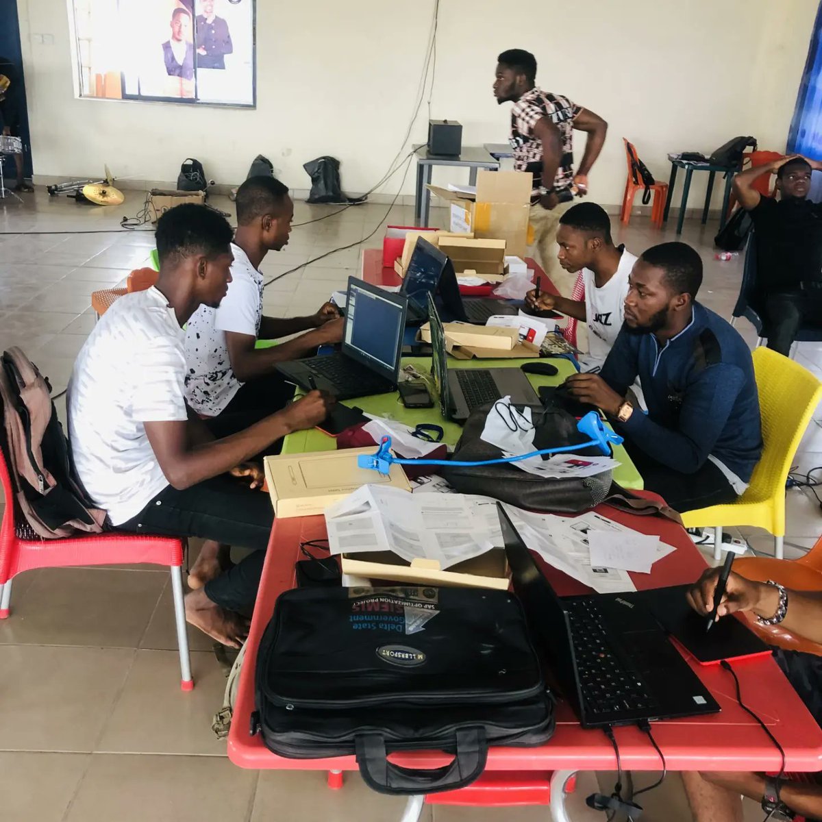 college_app_'s tweet photo. We Aims to educate 📲 students 👨‍🏫in tertiary 🧳 institution leveraging 👔 our technology 📱 @college_app_ in a way that will best service 👨‍✈️ the nation 🇳🇬 and word in the 21st century🎥.
#playmycourse
#collegeapp
#edtech
#teranext https://t.co/MNmplPjddV