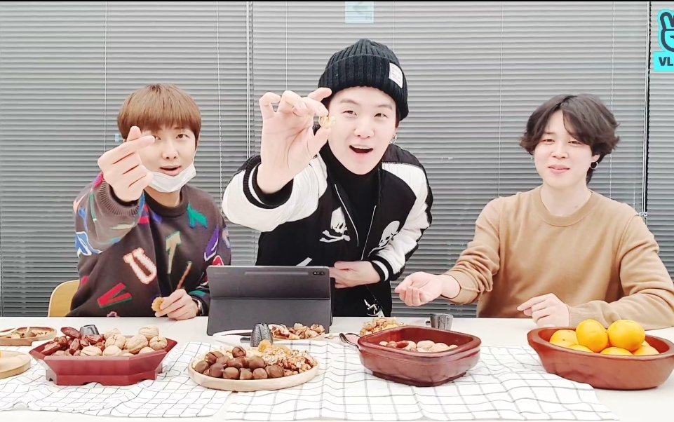 af_khn's tweet photo. BTS IS LIVE
Took some really cute pics manhh #BTSVlive #BTS #VLIVE https://t.co/pC1Cu8MB7S