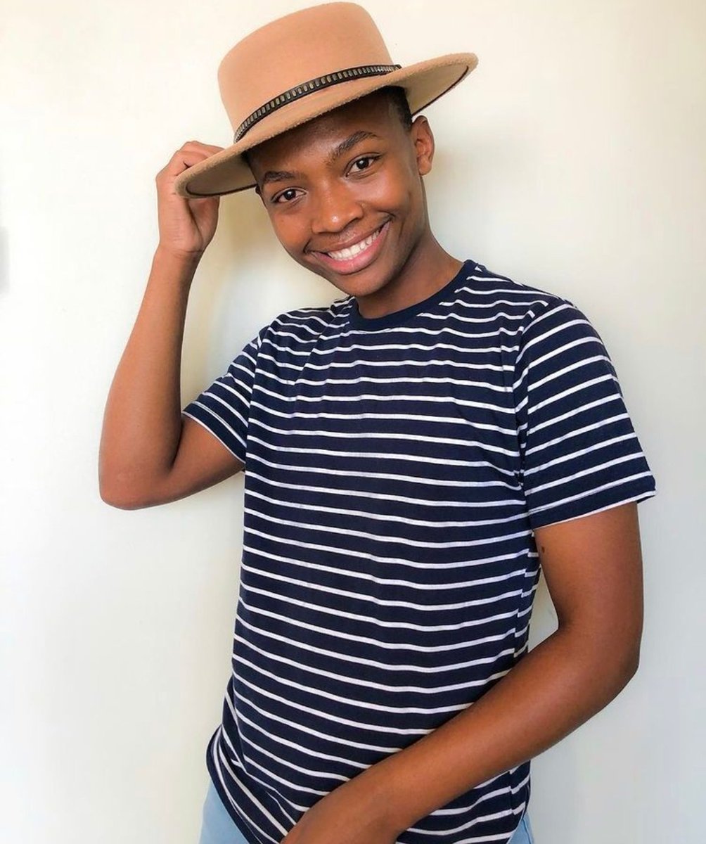 vow_881's tweet photo. [On Air] @S_Sijula is here to serve you nothing less than what you deserve. #EndlessWeekends 

Tune in 
📻88.1 in joburg 
🌐https://t.co/xfVRyYfFgT https://t.co/tsNIlCXnrM