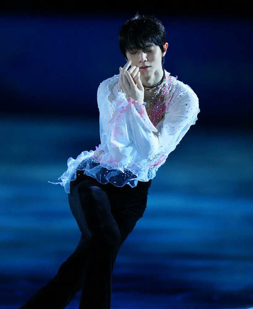 sparklyuzu's tweet photo. yuzuru hanyu, you will always be the greatest of all time. 🤍

#ThankYouforBeijingYuzuru https://t.co/TeDud4BSfy