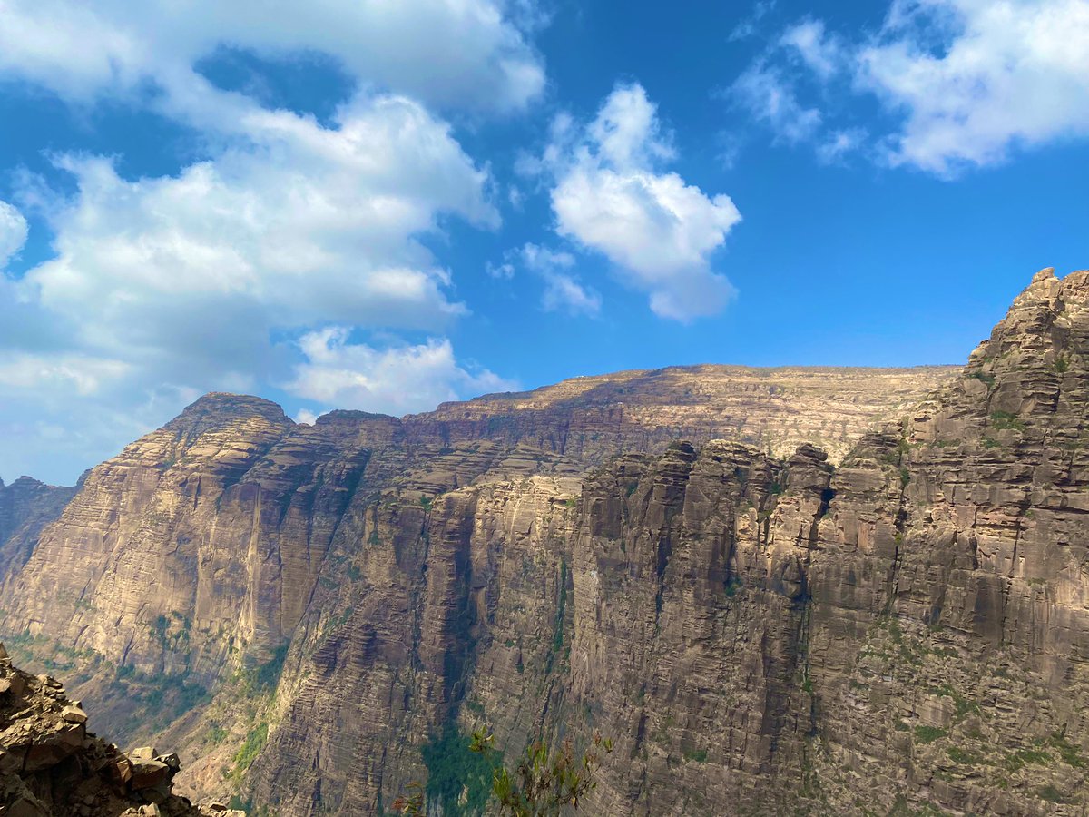 اخيراً جاتنا فرصة لزيارة جيزان وجزيرة فرسان.حقيقي شيء خيالي فاق جميع توقعاتي نظافة، ترتيب، طبيعه ساحره وفوق هذا أهل جيزان الرائعين ببساطتهم وكرمهم وعلى أنغام محمد عبده و شفت صبيا و بصحبة المرشد السياحي الرائع بخبرته وشخصيته المرحه كانت الزياره أجمل <a href="/Moh_madkhali2/">سفير الوطن المرشد السياحي محمد مدخلي</a> #جيزان #السعوديه