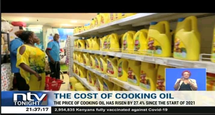 FNjahira's tweet photo. The cost of cooking oil has raised nabado mmenyamaza 😤
#LowerFoodPrices https://t.co/vDo5LB8dJX