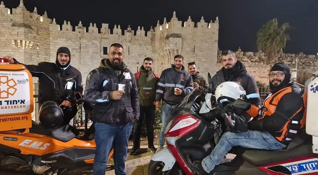 EliBeerUH's tweet photo. At one of the world's most political, conflictual places in the world, two nations operating side by side peacefully–for a single mission: to save lives.
May this uplifting message carry you into the new week! 🧡
#Damascusgate #unitedhatzalah #unity #beautifulpurpose https://t.co/xql3NrjkI3