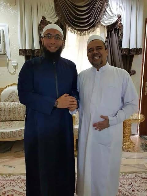 DEdward_6's tweet photo. Jgn sampe ada ulama lg yg jd victim of injustice d rezim Ruwaibidhah ni..
#SaveUlama https://t.co/zJEcHebQ3v