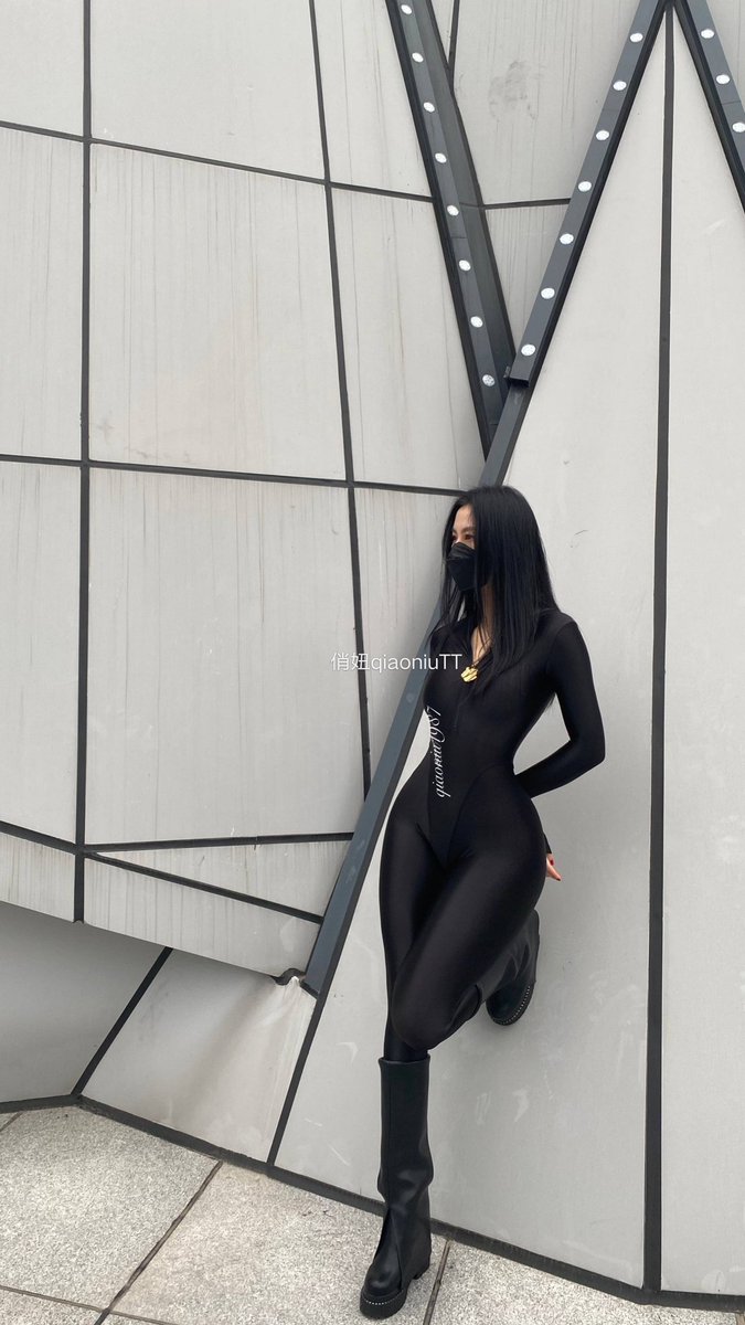 超 く び れ デ カ 尻 の 裏 垢 中 国 人 が ツ イ ッ タ-で 凄 す ぎ る 爆 尻 見 せ て... 