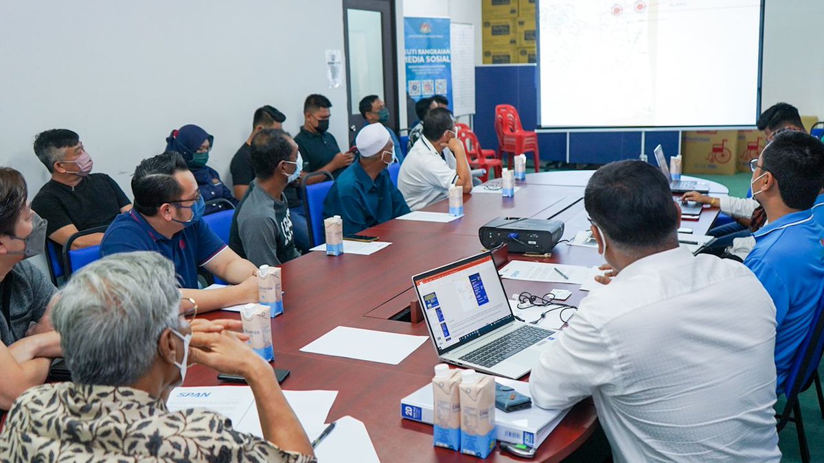 Sekitar sesi dialog diantara Perbadanan Bekalan Air Pulau Pinang (PBAPP) bersama <a href="/span_malaysia/">Suruhanjaya Perkhidmatan Air Negara</a> dan wakil-wakil penduduk di sekitar 14 kawasan penempatan di Nibong Tebal.

💧🌱🌏
#KeluargaMalaysia
#AlamSekitarTanggungjawabBersama
#KementerianAlamSekitarDanAir
#SPANMalaysia
