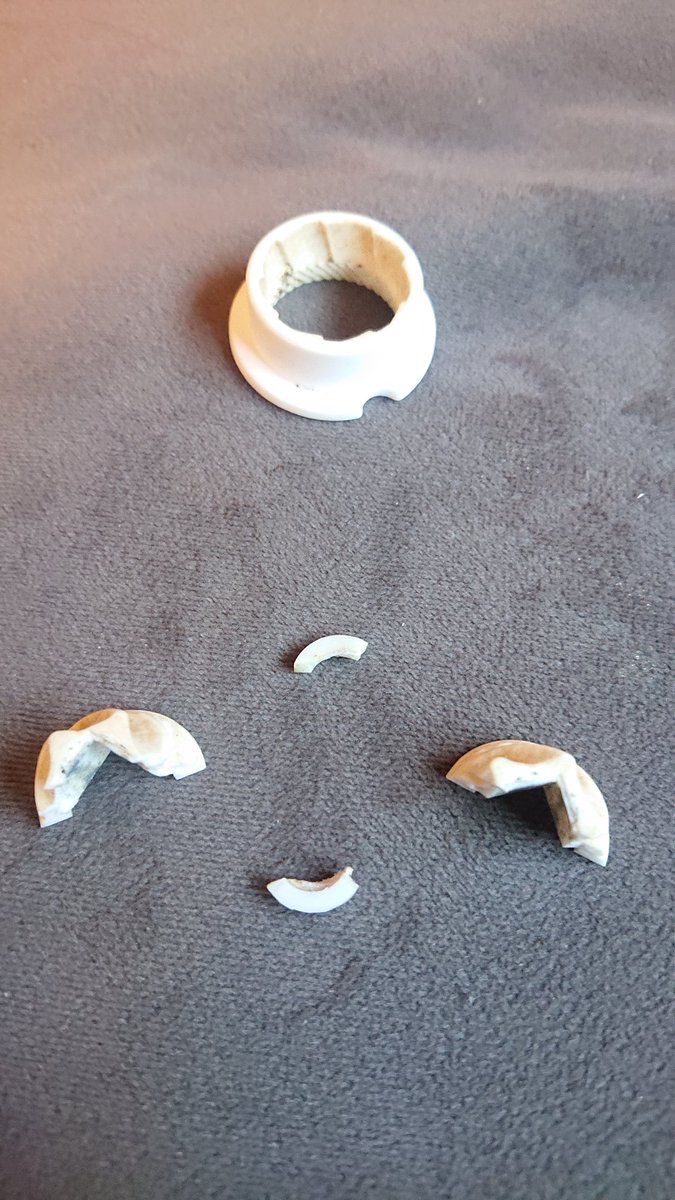 chcgk1's tweet photo. @LeCreusetUK pepper mill grinding parts have broken, are you able to send a replacement?? #peppermill #grinder #broken https://t.co/JQwNiLz2Cb