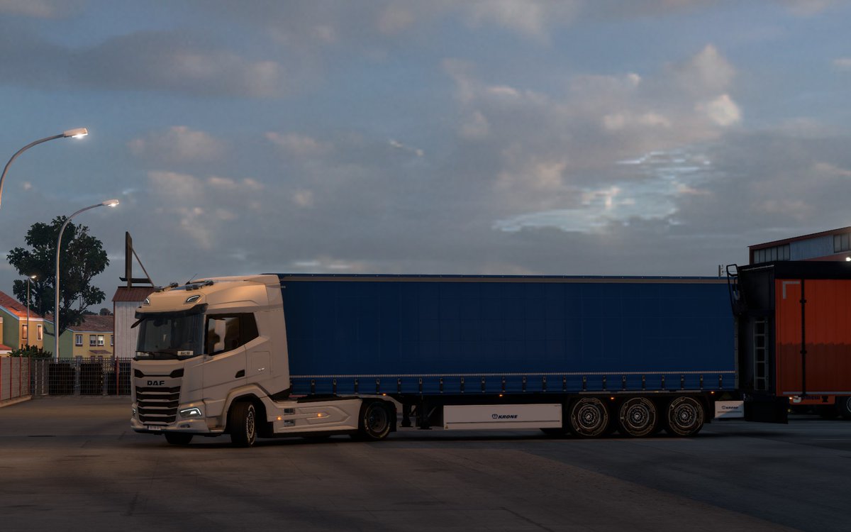 BRmalini's tweet photo. @SCSsoftware @DAFTrucksNV #DAFDrive #RideDAF 
@MichelinTruckUK @KroneTrailer https://t.co/B3ba3iQ92t