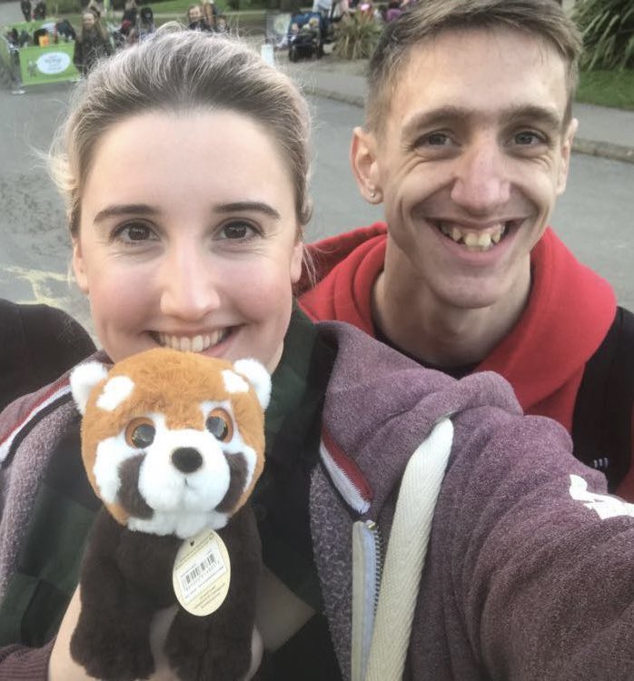 DarkSideCookie_'s tweet photo. Throw back to three years ago when after staying up all night in the library finishing a chapter of my disso I didn’t go to bed but went to the zoo with @lewiisjefferies where we plotted to steal a penguin 😂 thanks for the mems Snapchat 😂 https://t.co/JDmK4ZKDfR