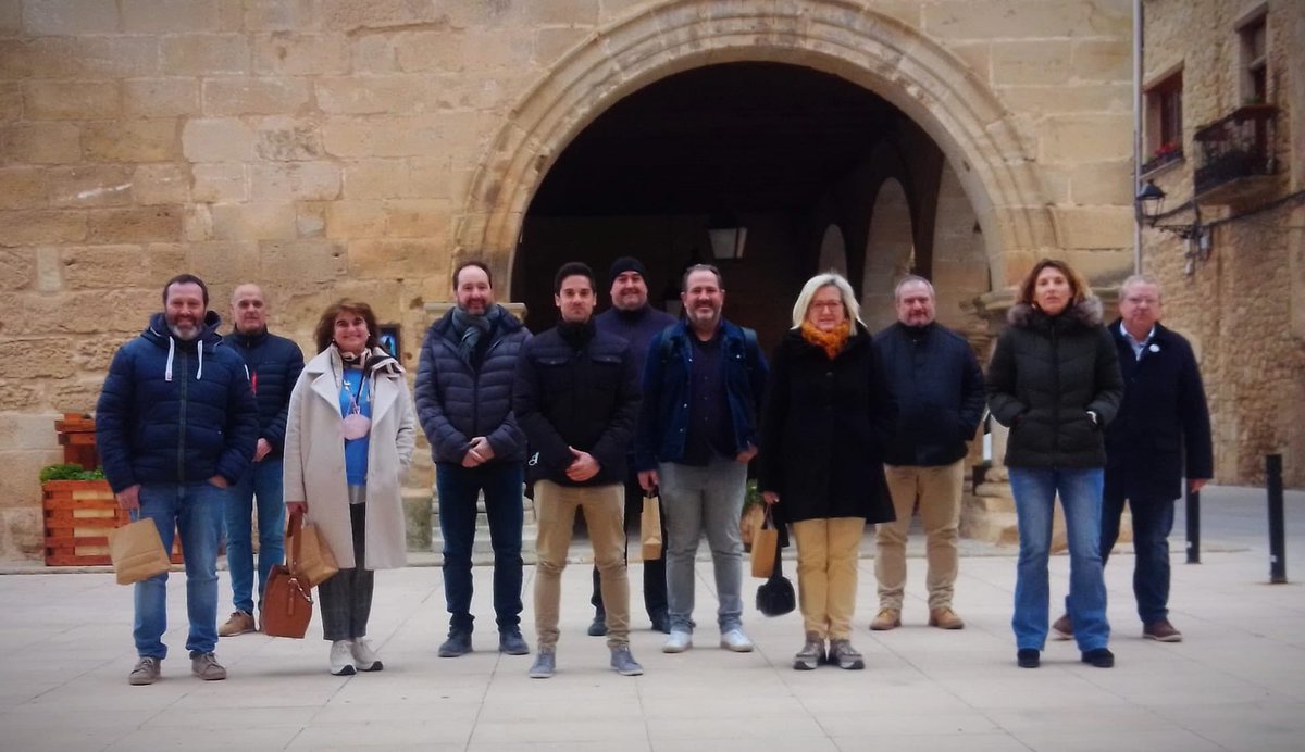 JxCATNoguera's tweet photo. Els alcaldes de #VallfogonadeBalaguer i #Penelles i la tinent d’alcalde d’#Oliola van participar ahir a la trobada de la sectorial del Món Rural de @JuntsXCat a #Arnes. Continuem treballant per generar més oportunitats als nostres municipis! 🚜🏘📲 https://t.co/PcKgXjpaMY