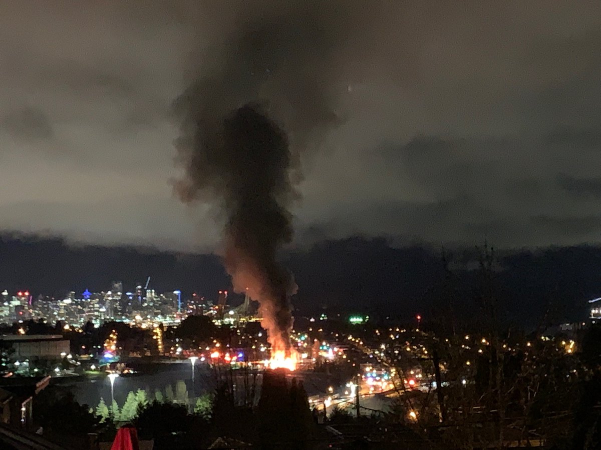 Harisasi24's tweet photo. Huge explosion heard mins ago from PNE area. Here’s the scene seen from our deck. @CBCVancouver @GlobalBC @news1130 https://t.co/ZuSjca4Kjw