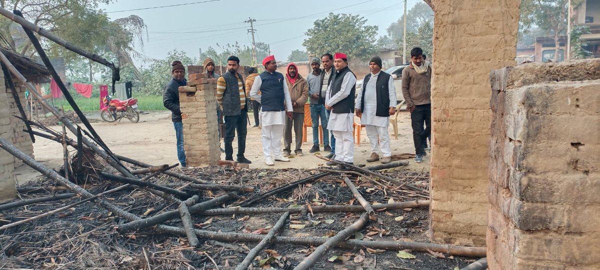 yadavajm's tweet photo. @LDYlfwaeeSjnw8n @yadavakhilesh @dimpleyadav @MPDharmendraYdv @NareshUttamSP अखिल भारतवर्षीय यादव युवा महासभा अध्यक्ष,महाराष्ट्र, यादव समाज ट्रस्ट राष्ट्रीय महासचिव,तीन बार से लगातार महाराष्ट्र उपाध्यक्ष जनता की सेवा गरीब दुखियों की मदद ही @rajendrabyadav  जी का 20 साल से मुख्य लक्ष्य है। मा.@yadavakhilesh जी ने टिकट न देकर यादवों को अपमानित किया है। https://t.co/FtWdryVPS5