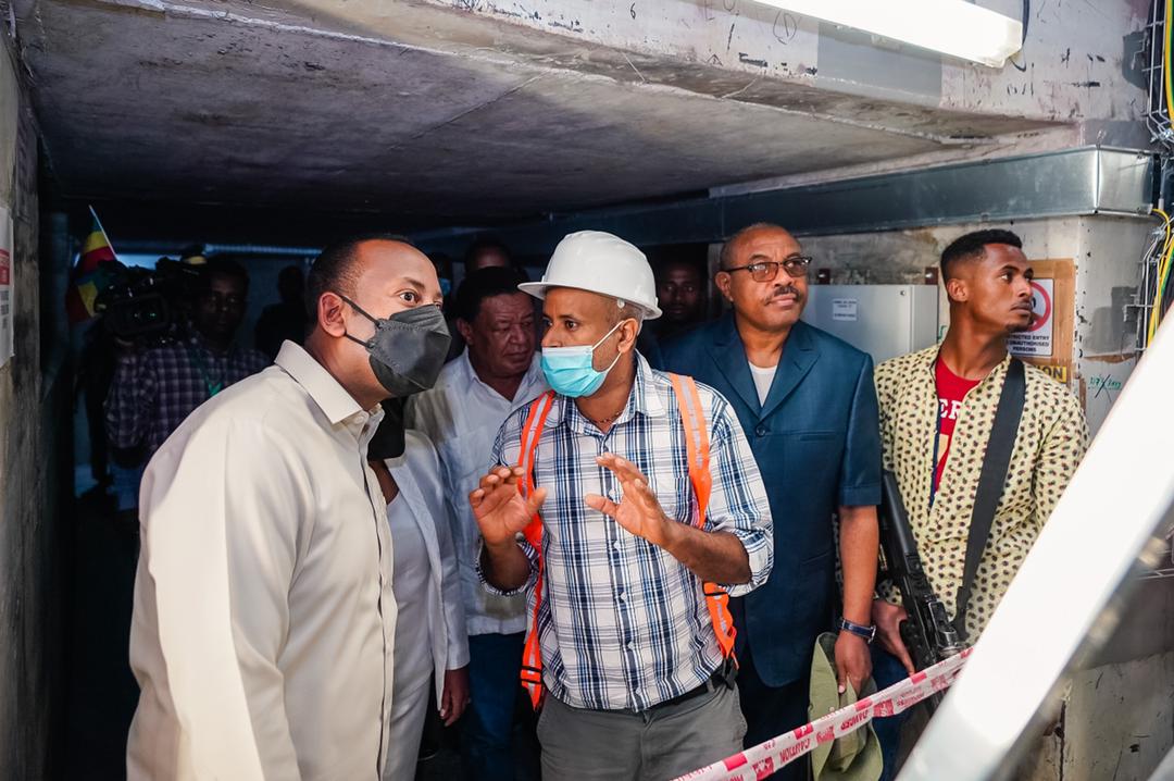 AbiyAhmedAli's tweet photo. ዐባይ ወንዛችንን ሀገራችንን አልምቶ ጎረቤቶቻችንን ሊያረሰርስ ጉዞውን ቀጥሏል። ዛሬ ለኢትዮጵያ የብርሀን መባቻ ነውና መላው ኢትዮጵያውያን እንኳን ደስ አለን! 2/2 https://t.co/Wz1ezJKGgT
