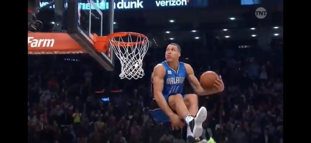 WhoFdTheStork's tweet photo. @MrWhiteSox @Rosenbergradio Leap, right hand grab, ball passed under his seat, switch to left hand and slam dunked.
over a mascot with no lift or hand on and more or less skying in a seated position.
#BestDunkEver https://t.co/nhTJ6ytTmP