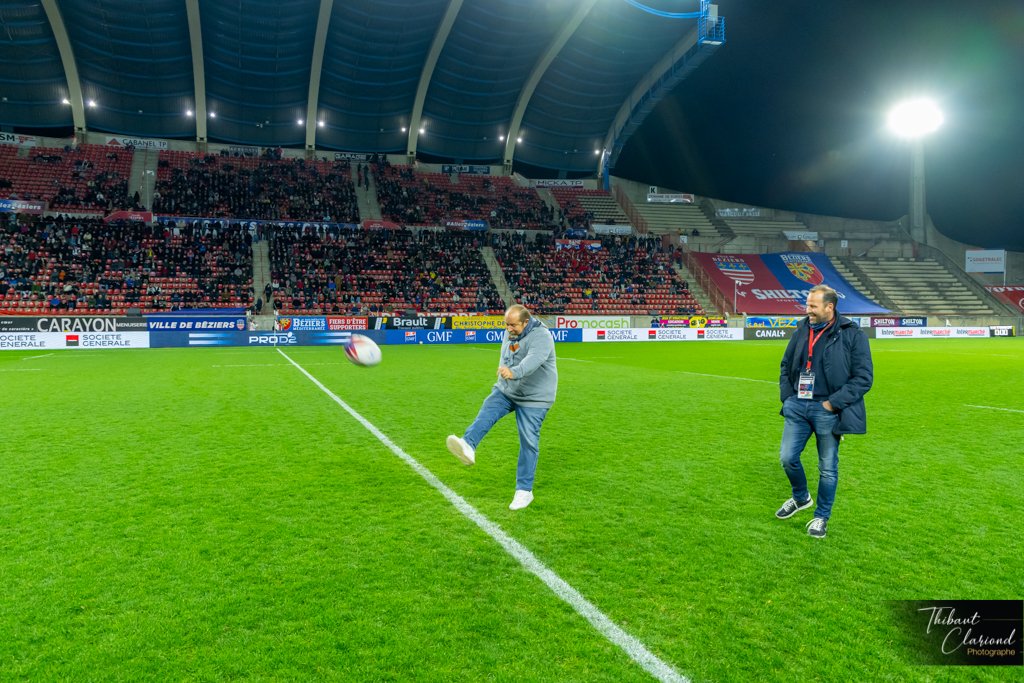 ASBHOfficiel's tweet photo. 🔙 #GillesGoujon - MOF 🇫🇷 - 👨‍🍳 3️⃣⭐️ - l'un des meilleurs chefs cuisiniers au monde - était l'invité d'honneur de la rencontre face à l' @avironrugbypro. Merci 🙏 de votre présence à nos côtés !

📸  @Thibaut_De_C

#ASBHAB #AquiEsBesiers https://t.co/ENzfAuzDhU