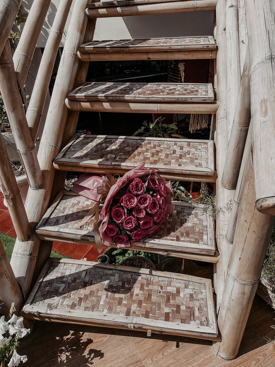 "دَع عنكَ تبريرَ الجُروحِ ونَزَفها
مَن كُنتَ غالٍ عندَهُ لَن يَجرَحك"