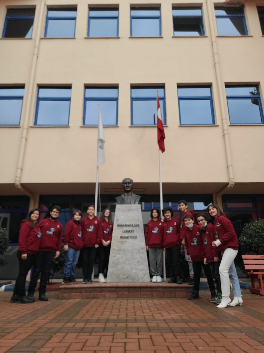 rhpedirne's tweet photo. "Atamızın izinde gösterdiği hedefe" sloganı ile yürüttüğümüz çalışmalarımızı Robot oyunu ve Jüri Oturumu ile harika bir şekilde tamamladık😂
Heyecan Dorukta https://t.co/hZ6gAnmRYD