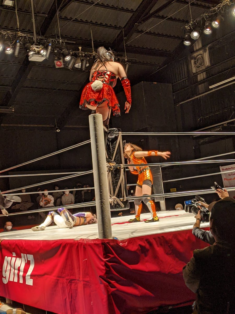 Chris2KLee's tweet photo. Wild Bunny hops up to the top turnbuckle to hop down with a drop kick on Natsumi. #AWG #GPSPro #アクトレスガールズ https://t.co/UZrda2wti2