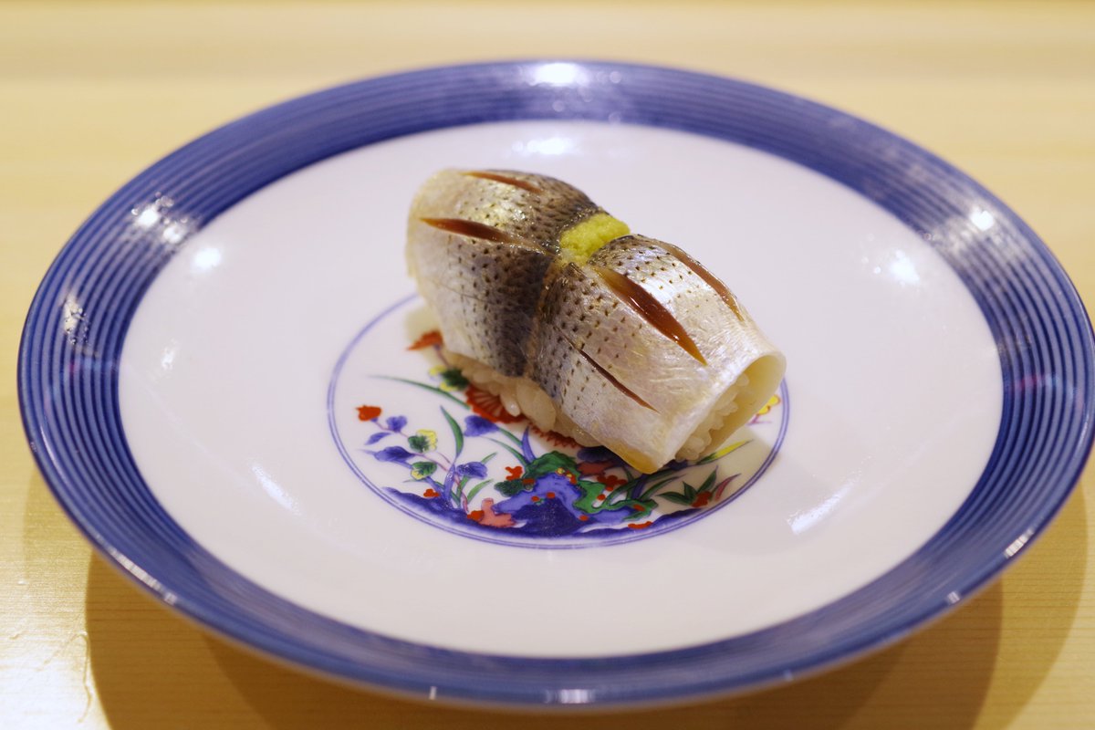 sushilog01's tweet photo. なんと3,000円でフジタ水産の鮪を食べられる、新宿の「EDOMAE SS(スシ・ステーション)」は、コストパフォーマンスが抜群です！

鮪の美味しさはもちろんのこと、〆ものも良い✨

「進化系の町寿司」と言った感じで、オススメです。

▼ブログ記事！
https://t.co/jJg9xK2GyW https://t.co/pAYDAte6gQ